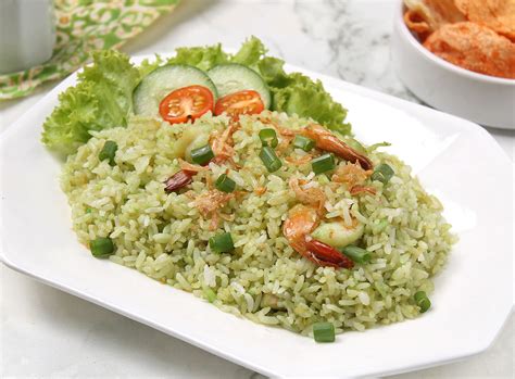 Nasi Goreng Hijau yang Menyegarkan di Jantung Cilacap